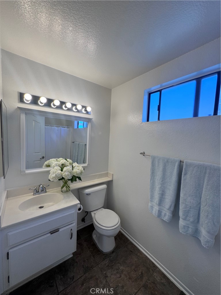3516 East Ransom Street, Unit 303 Long Beach, CA 90804 - Photo 23 of 32 Primary full bath
