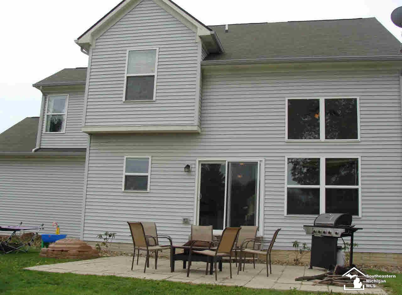 808 Golf Ridge Circle Dundee, MI 48131 - Photo 2 of 17 Backyard patio