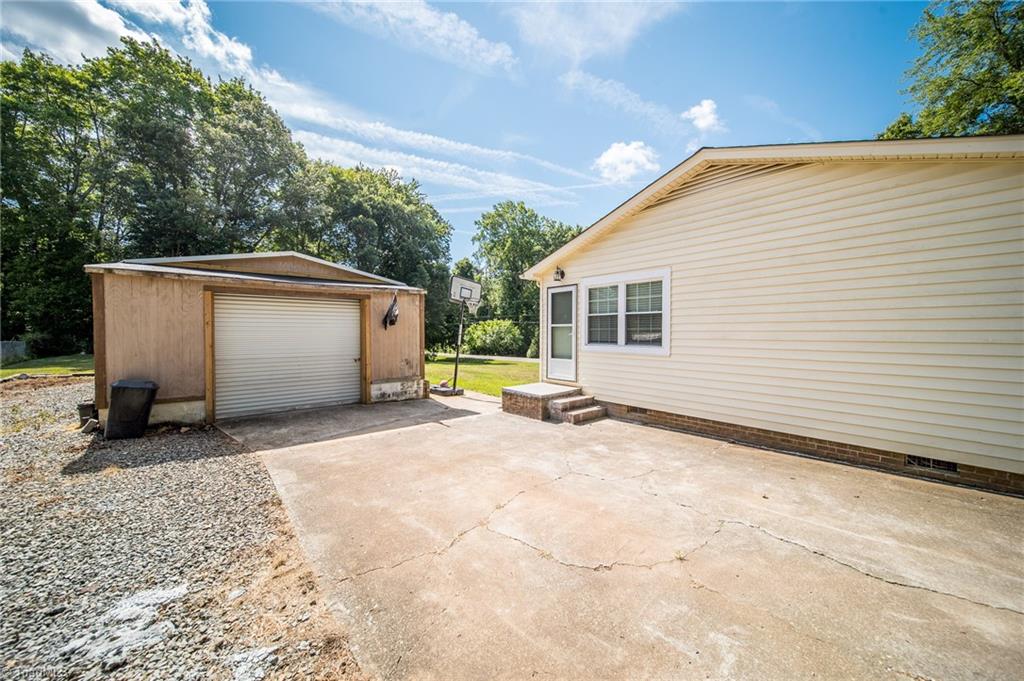 1702 William Fowler Road King, NC 27021 - Photo 6 of 27