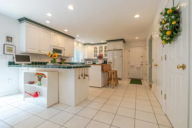 $799,900 | 1 Appaloosa Run, Concord, NH 03301