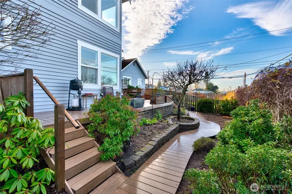 $830,000 | 1418 6th Street, Anacortes, WA 98221