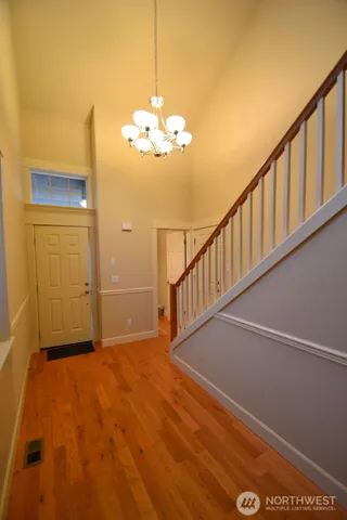 a view of livingroom with an entryway