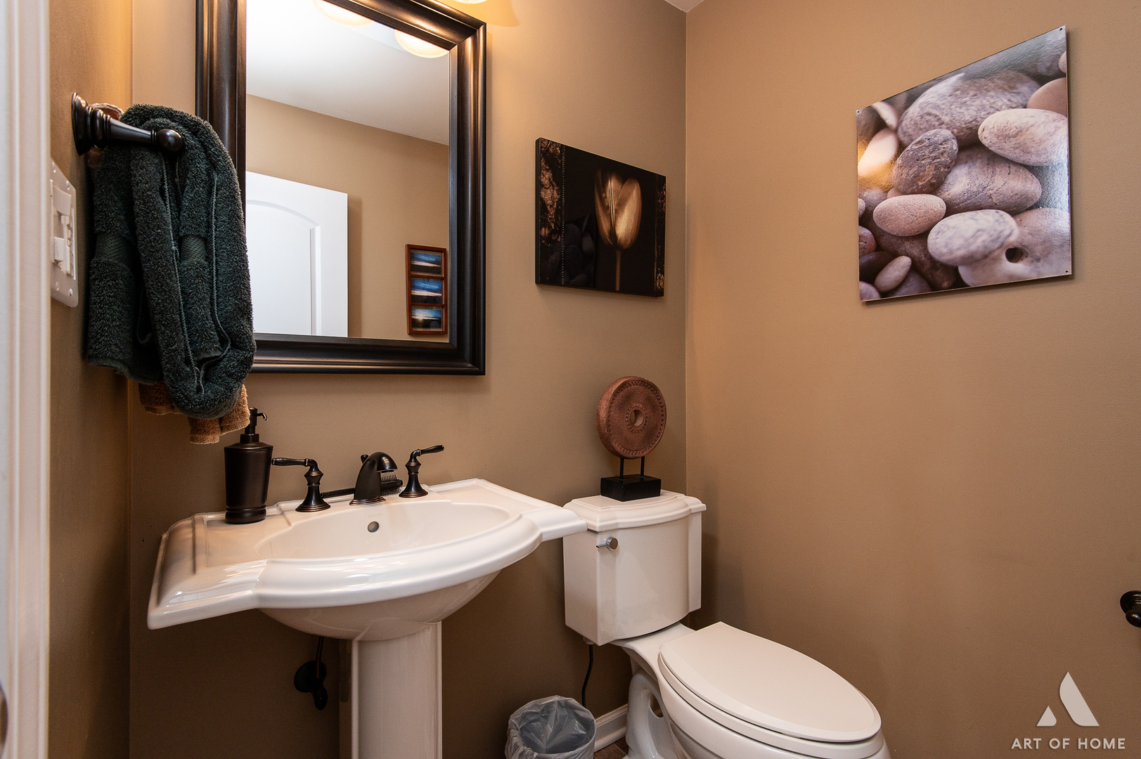 552 Stone Gate Circle, Unit 552 Schaumburg, IL 60193 - Photo 16 of 34 a bathroom with a toilet sink and mirror