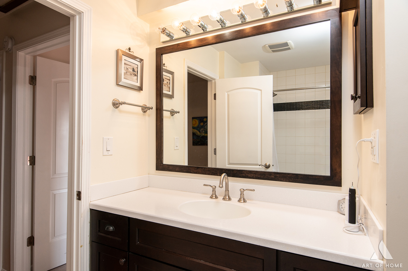 552 Stone Gate Circle, Unit 552 Schaumburg, IL 60193 - Photo 20 of 34 a bathroom with a sink and a mirror