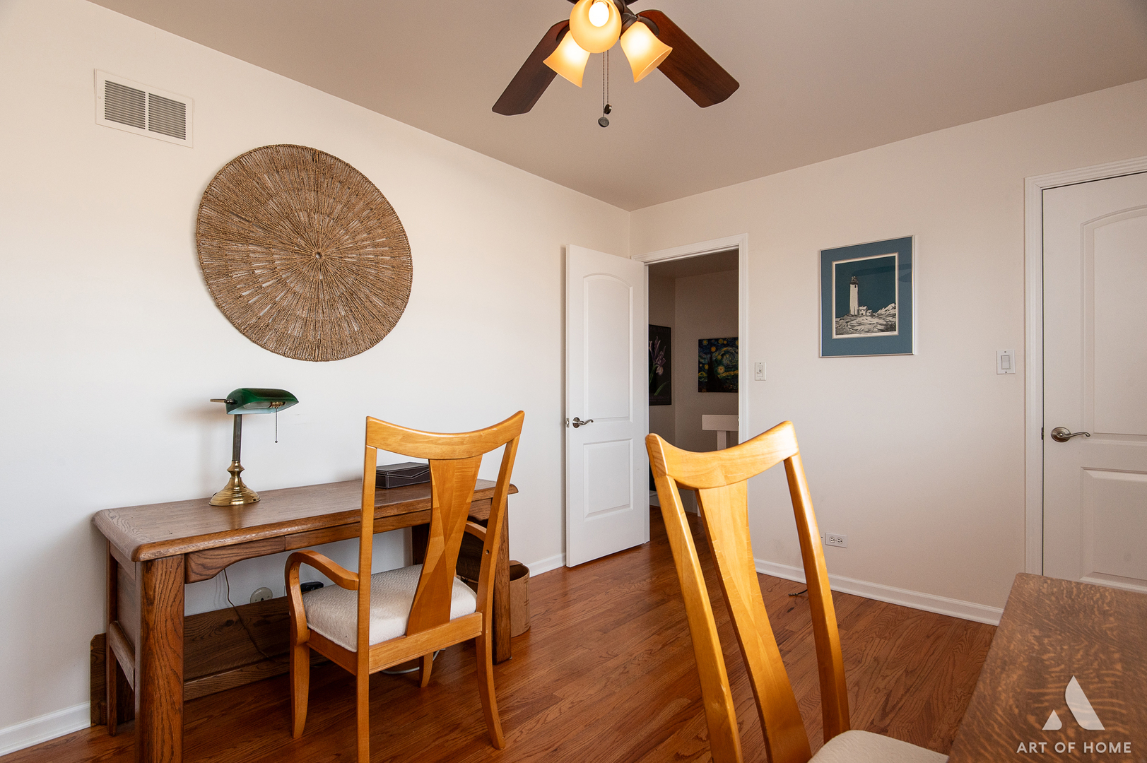 552 Stone Gate Circle, Unit 552 Schaumburg, IL 60193 - Photo 23 of 34 a dining room with furniture and wooden floor
