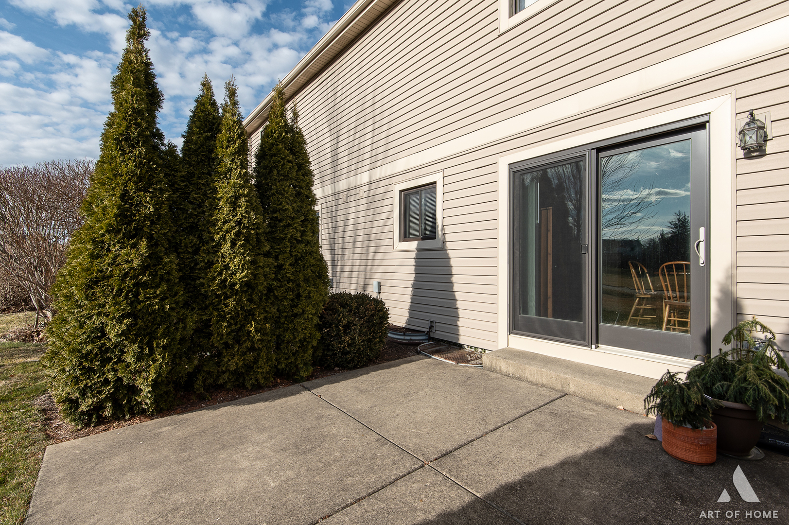 552 Stone Gate Circle, Unit 552 Schaumburg, IL 60193 - Photo 30 of 34 a view of a house with backyard and garden