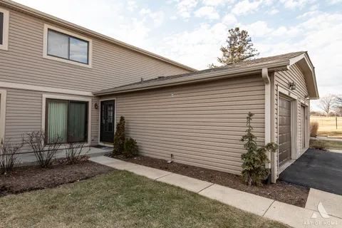 $319,900 | 552 Stone Gate Circle, Unit 552, Schaumburg, IL 60193