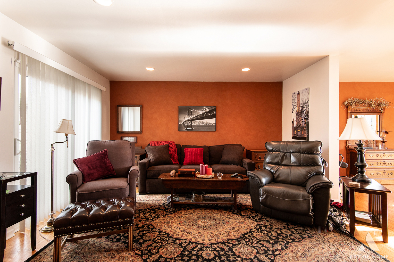 552 Stone Gate Circle, Unit 552 Schaumburg, IL 60193 - Photo 4 of 34 a living room with furniture and a window