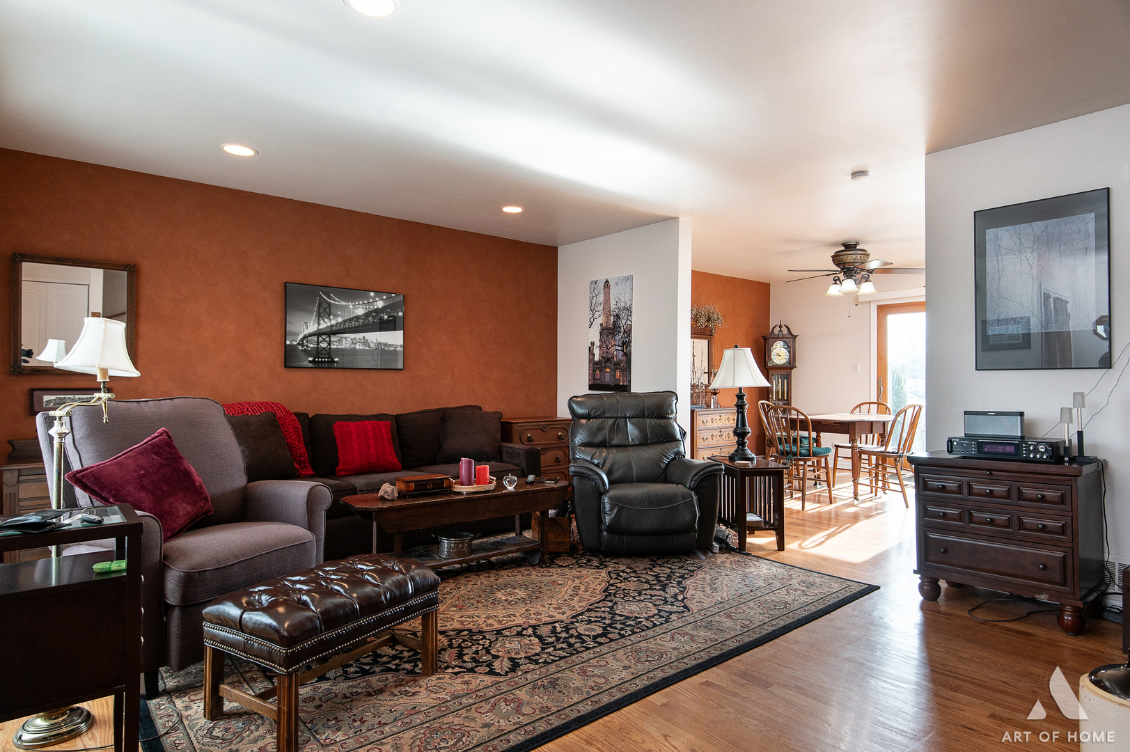 552 Stone Gate Circle, Unit 552 Schaumburg, IL 60193 - Photo 5 of 34 a living room with furniture and wooden floor