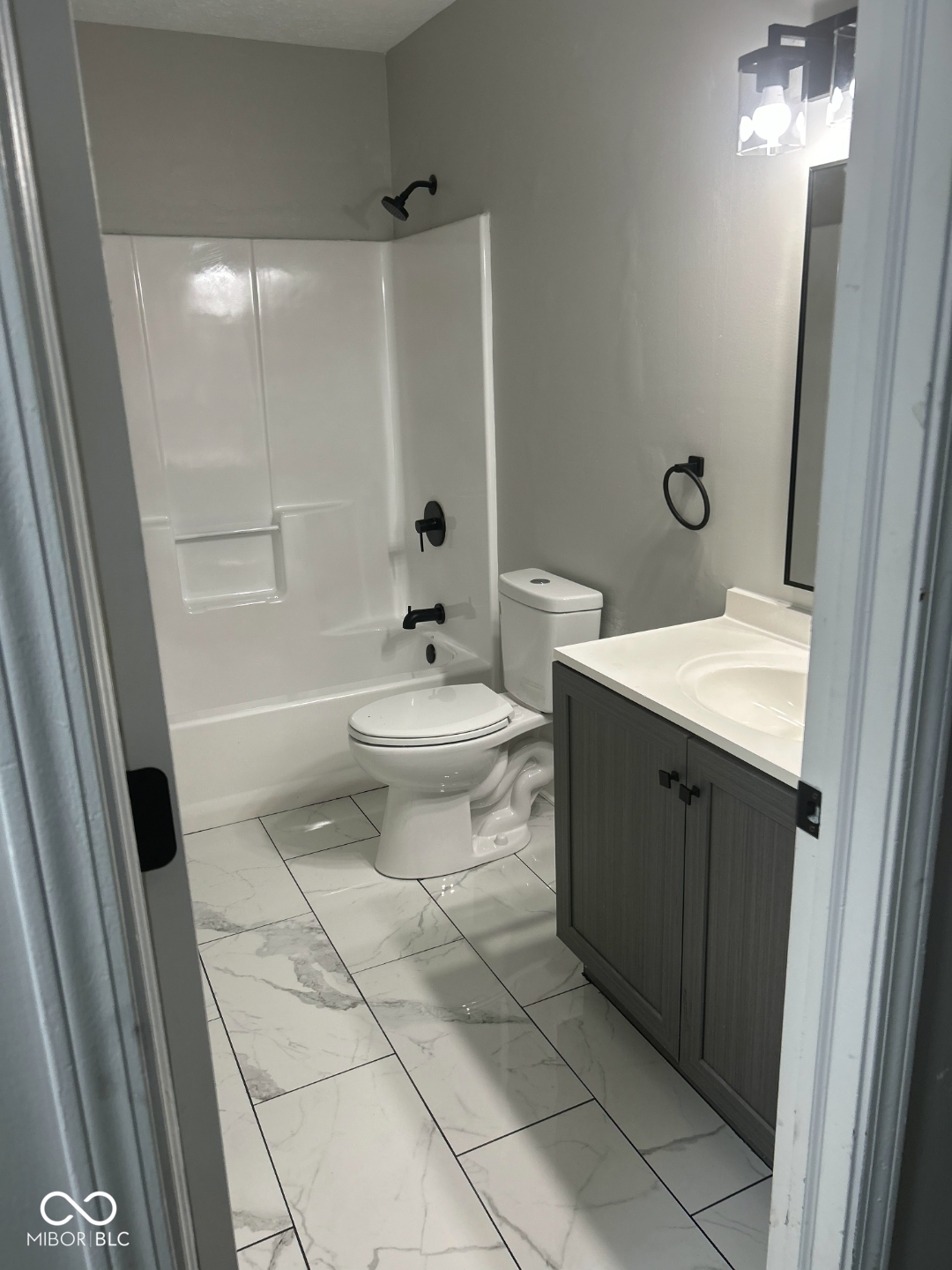 8605 Spring Valley Lane Indianapolis, IN 46231 - Photo 3 of 20