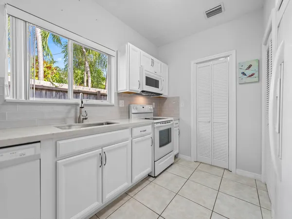 $3,500 | 6 Southeast Marlin Avenue, Key Largo, FL 33037