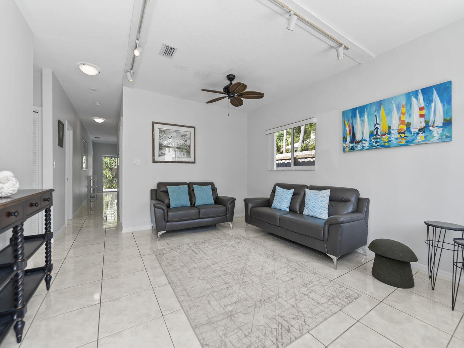 6 Southeast Marlin Avenue Key Largo, FL 33037 - Photo 2 of 47 Interior