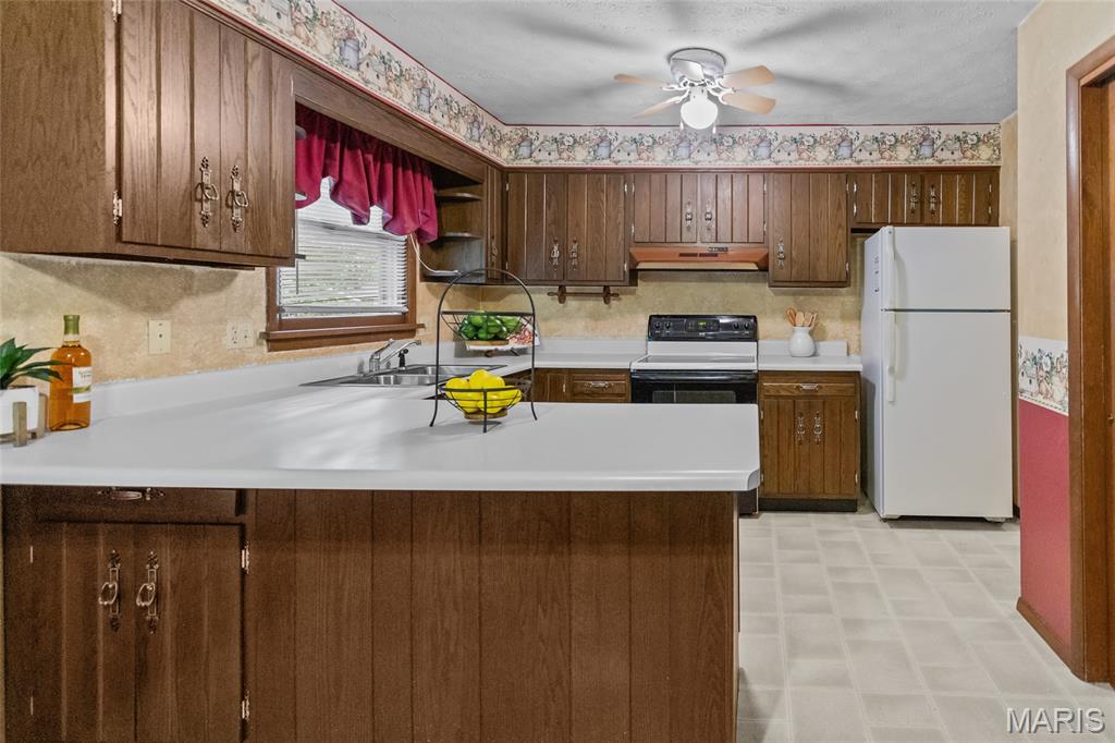 24 Cardinal Lane Highland, IL 62249 - Photo 10 of 34