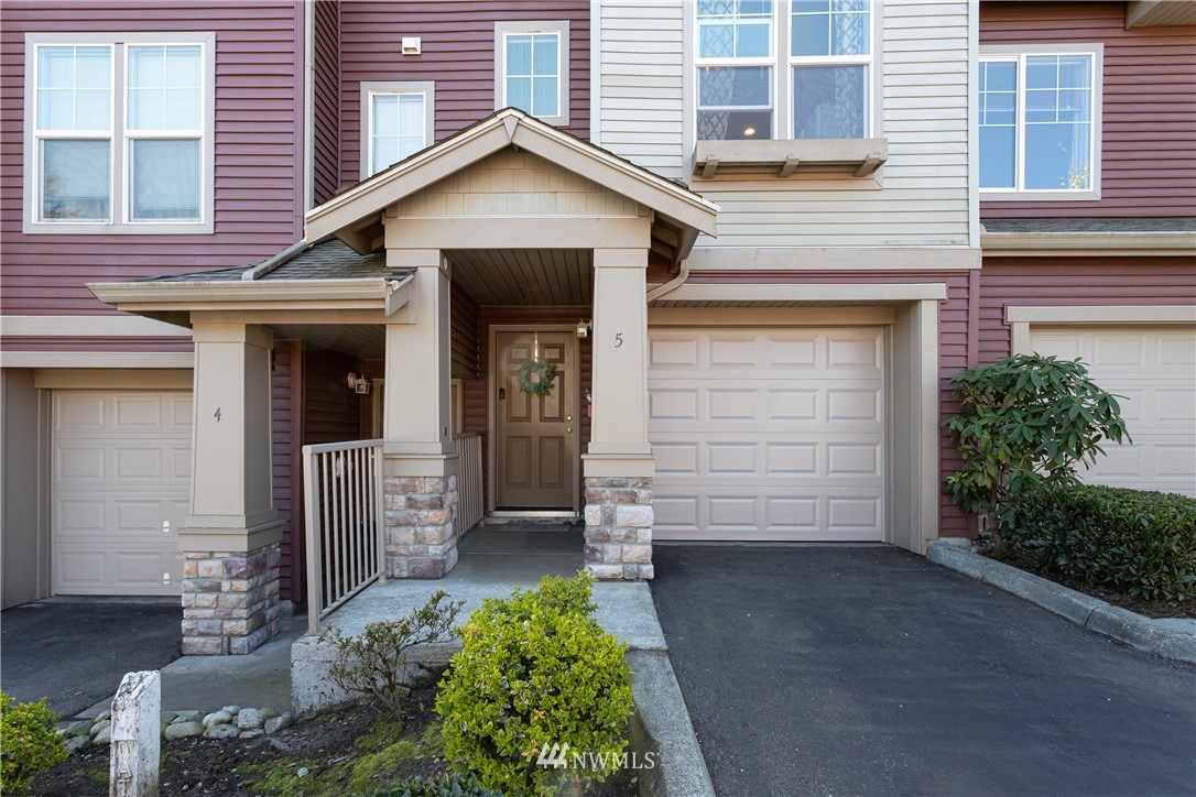 15325 Southeast 155th Place, Unit Z5 Renton, WA 98058 - Photo 3 of 25 Gallery Image 3