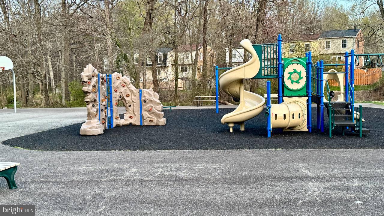 6413 Blarney Stone Court Springfield, VA 22152 - Photo 3 of 4