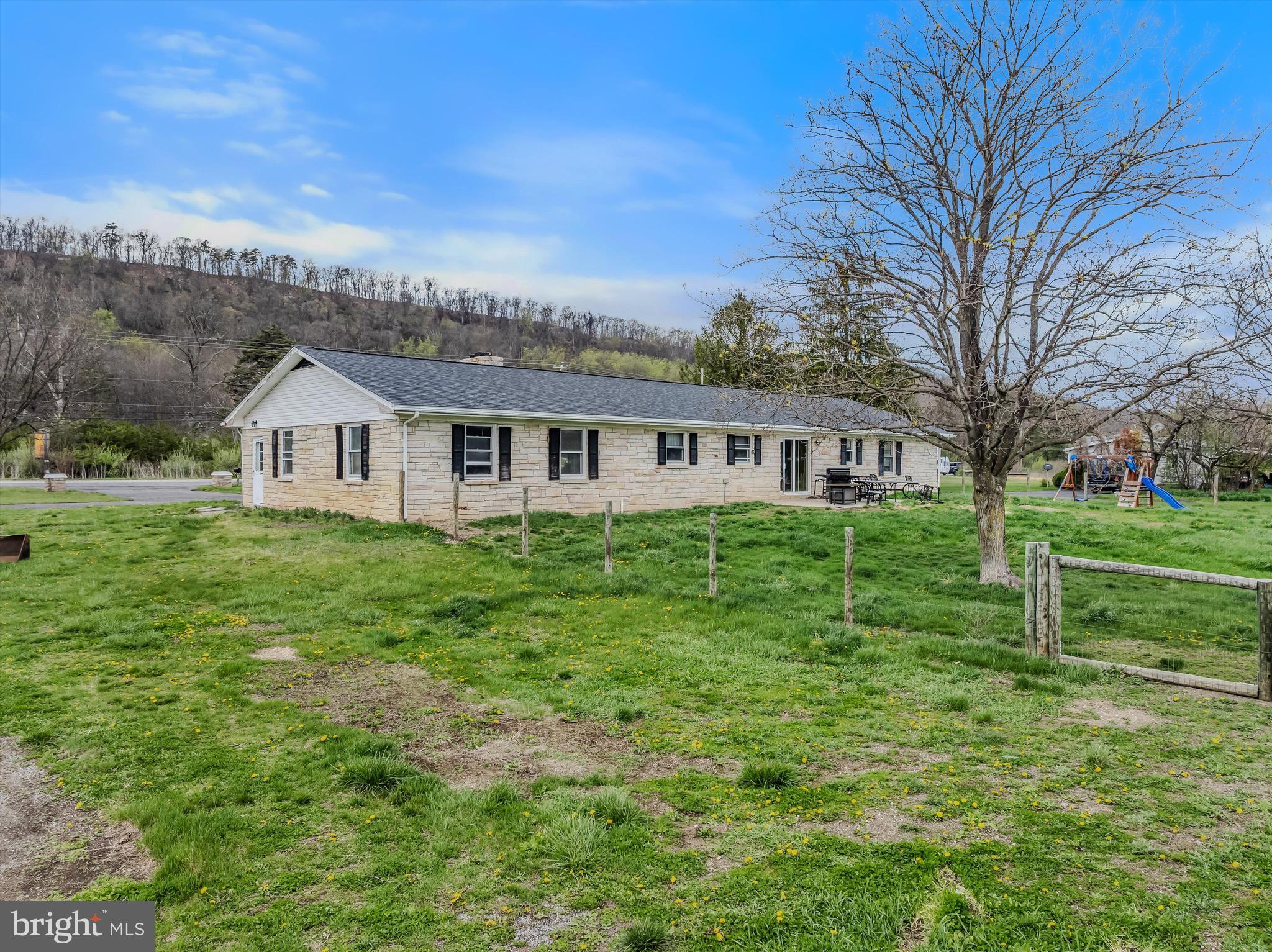 11195 Valley Road Berkeley Springs, WV 25411 - Photo 4 of 13