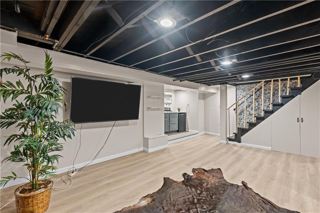300 Highland Road Pittsburgh, PA 15235 - Photo 26 of 32 a view of an empty room with wooden floor and a potted plant