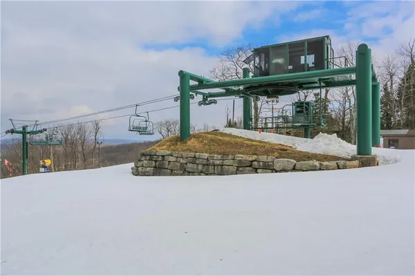 $279,000 | 5306 Summit Drive, Hidden Valley, PA 15502