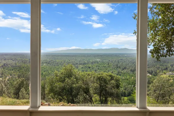 $493,000 | 13497 Old Oregon Trail, Redding, CA 96003