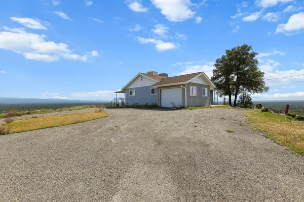 $493,000 | 13497 Old Oregon Trail, Redding, CA 96003