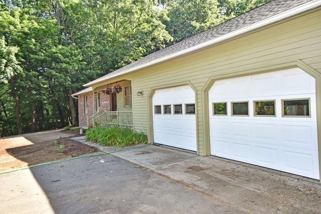 62 Pontoosic Road Westfield, MA 01085 - Photo 3 of 38 Gallery Image 3