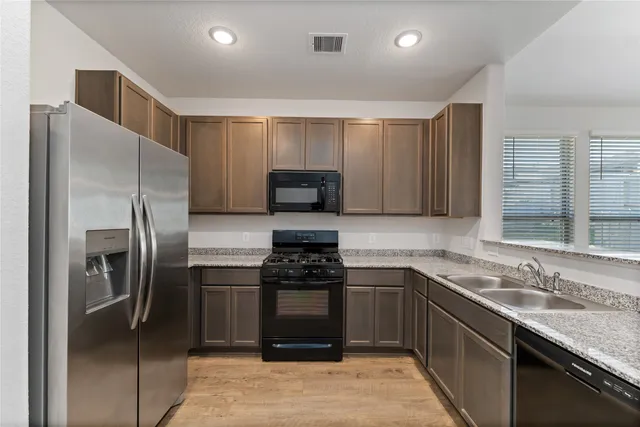 $2,050 | 25587 Blossom Court, Montgomery, TX 77316