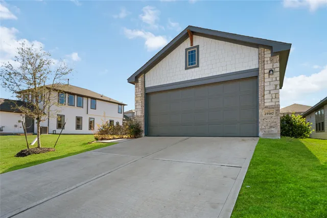 $2,050 | 25587 Blossom Court, Montgomery, TX 77316