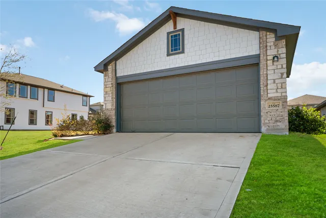 $2,050 | 25587 Blossom Court, Montgomery, TX 77316