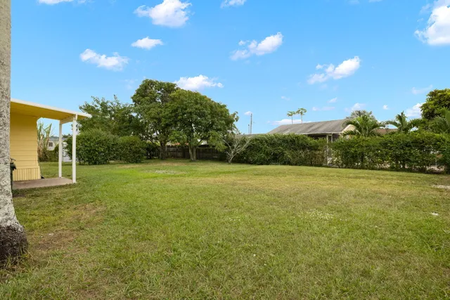 a view of a house with a big yard