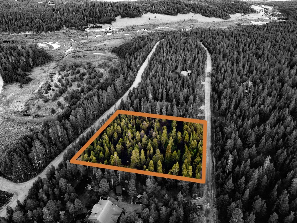 250 Skidoo Road Fairplay, CO 80440 - Photo 34 of 42 a view of a yard with wooden fence