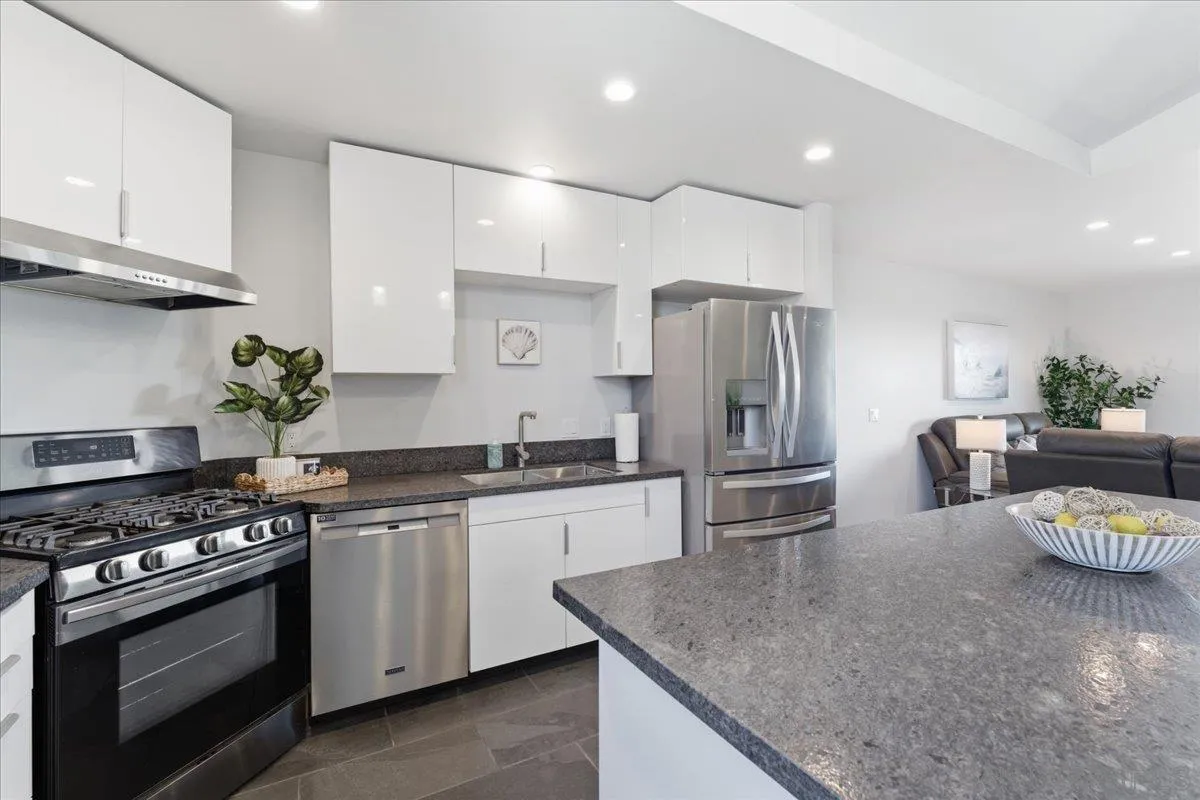 5447 Soledad Road La Jolla, CA 92037 - Photo 11 of 37