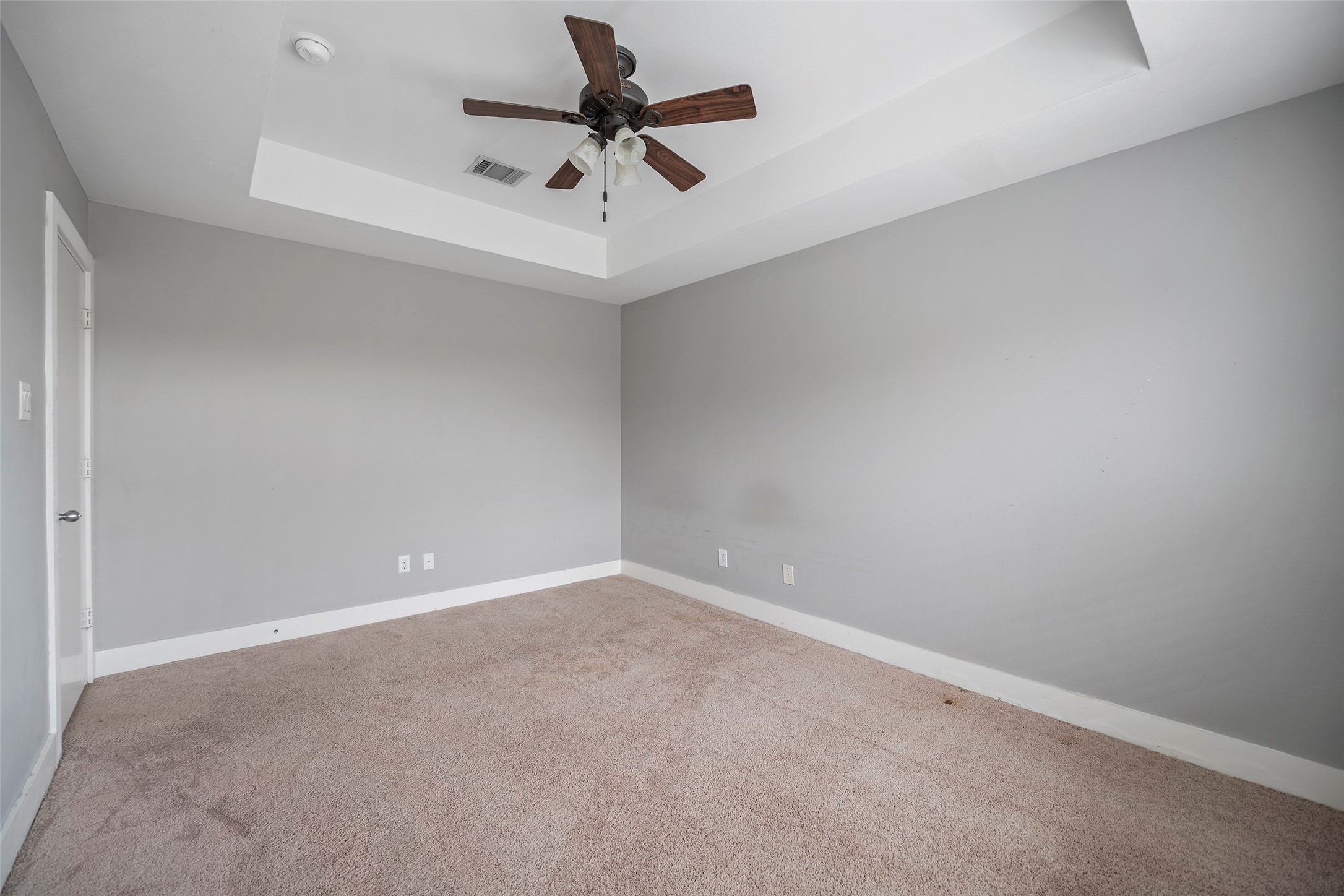 9705 Linkmeadow Lane Houston, TX 77025 - Photo 11 of 32 an empty room