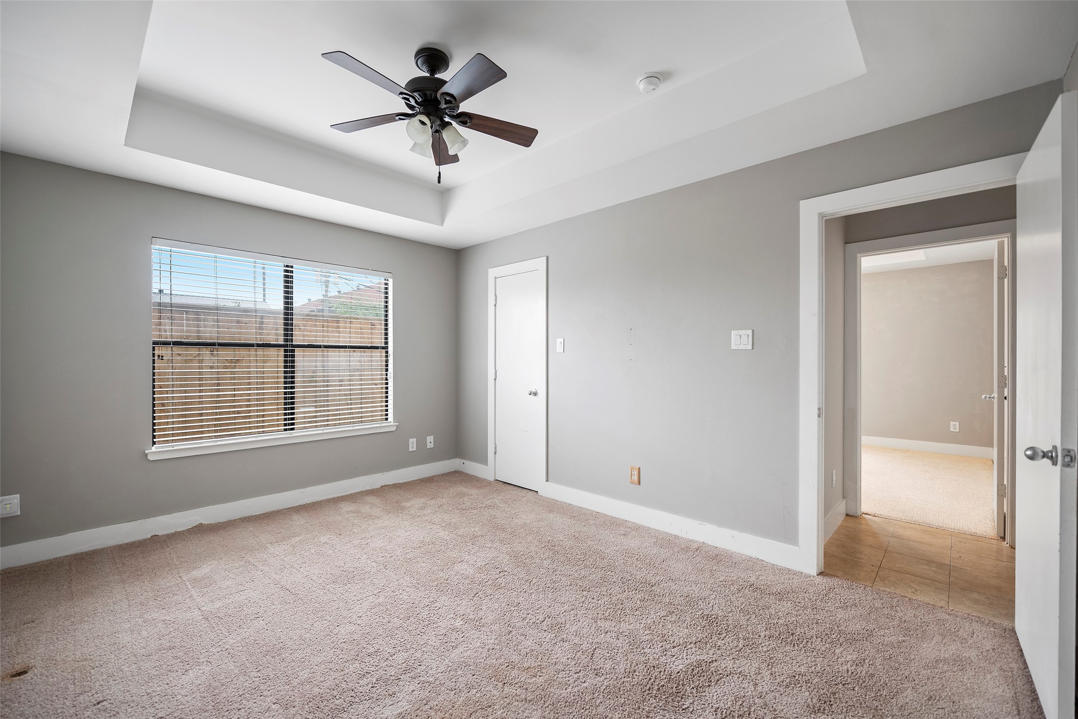 9705 Linkmeadow Lane Houston, TX 77025 - Photo 12 of 32 a view of an empty room with a window