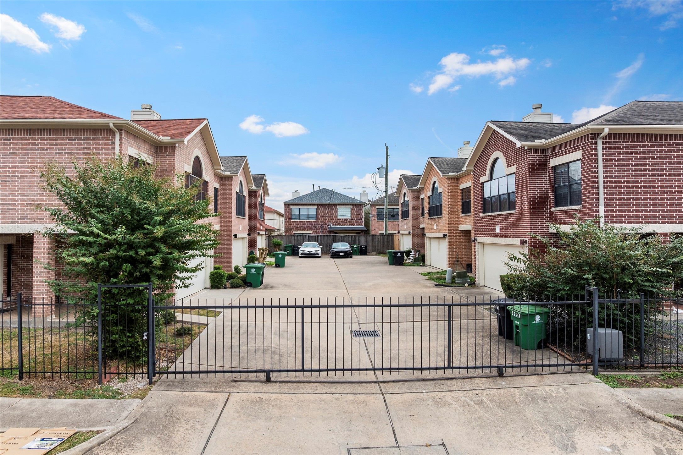 9705 Linkmeadow Lane Houston, TX 77025 - Photo 30 of 32 a street view along with residential houses