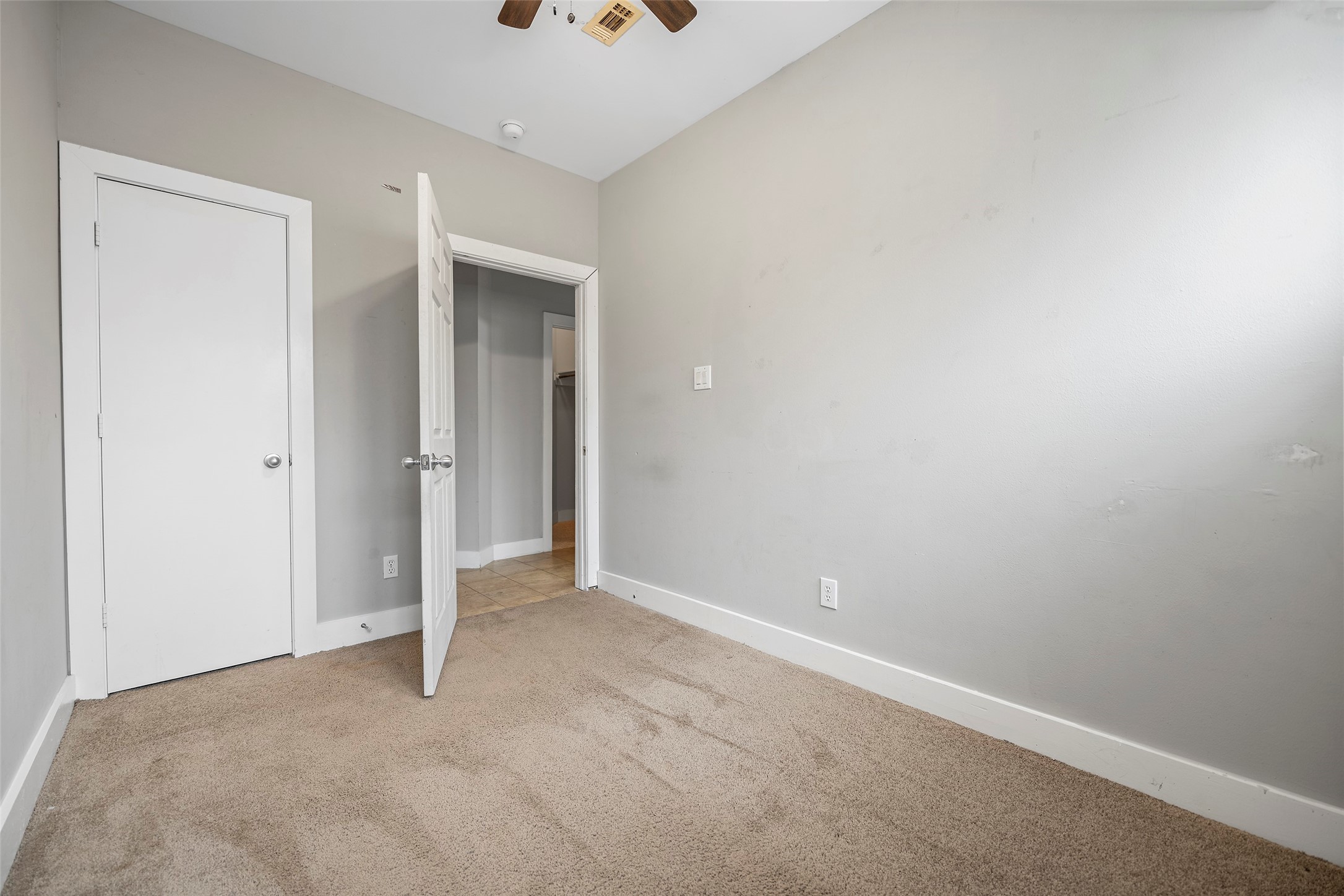 9705 Linkmeadow Lane Houston, TX 77025 - Photo 6 of 32 a view of an empty room