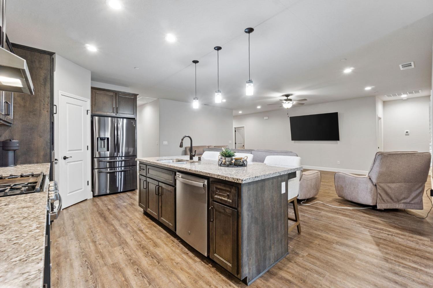 2195 East Cherry Lane Reedley, CA 93654 - Photo 11 of 28 Gallery Image 11