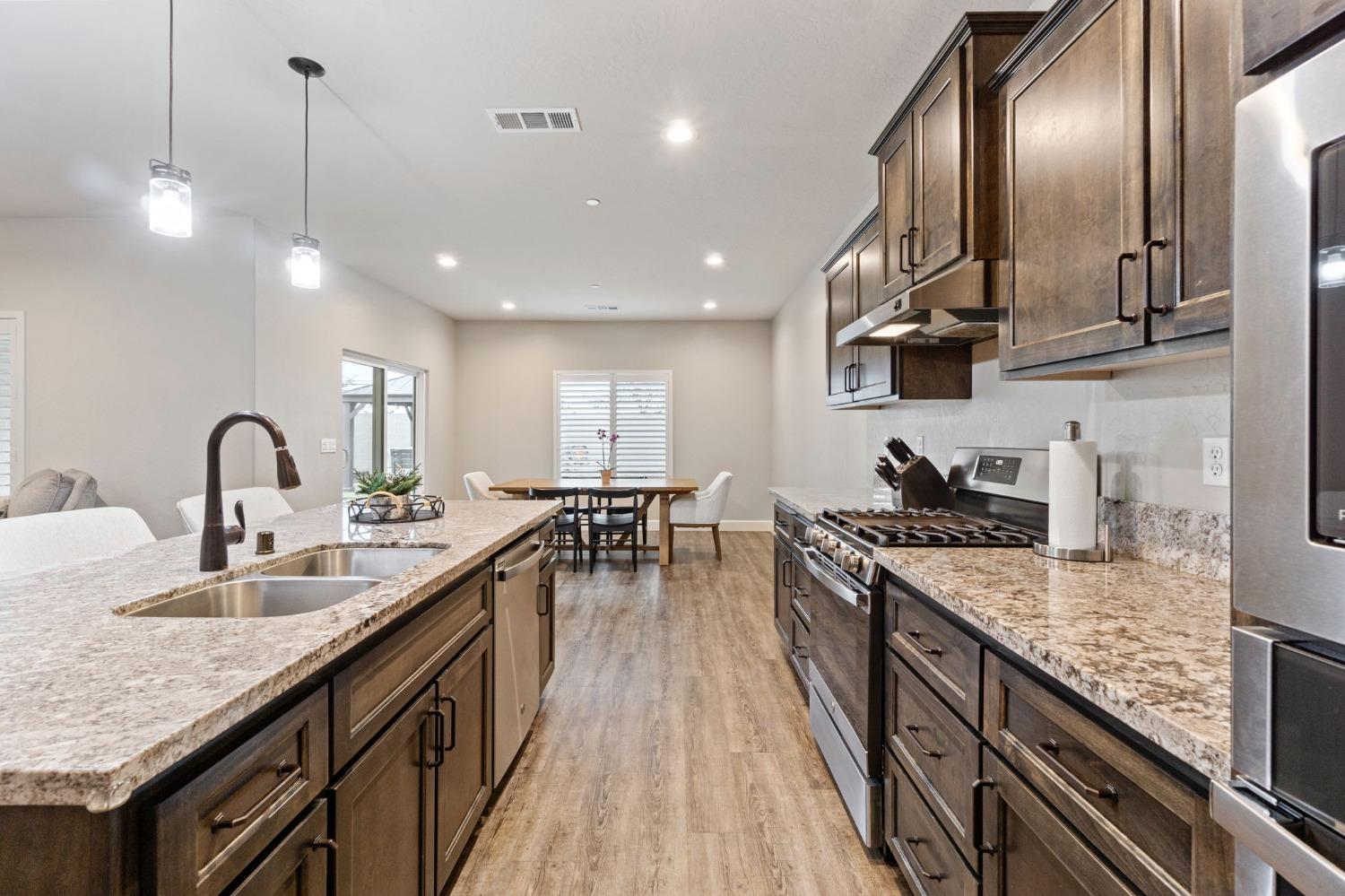 2195 East Cherry Lane Reedley, CA 93654 - Photo 13 of 28 Gallery Image 13