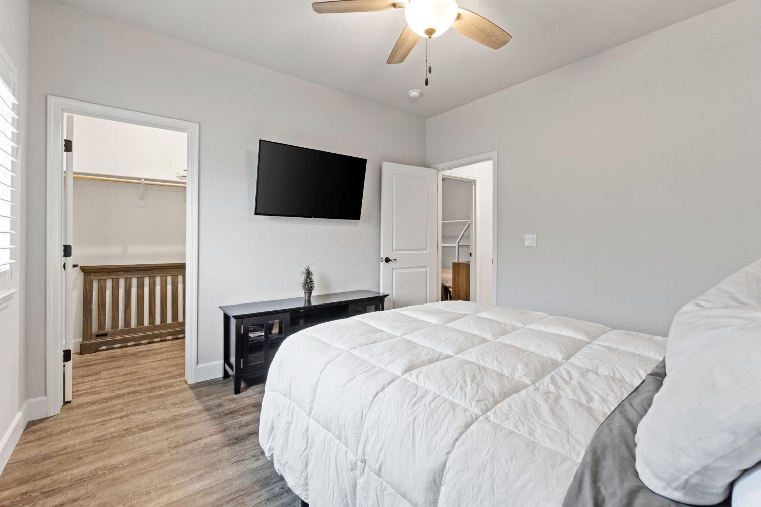 2195 East Cherry Lane Reedley, CA 93654 - Photo 16 of 28 Gallery Image 16