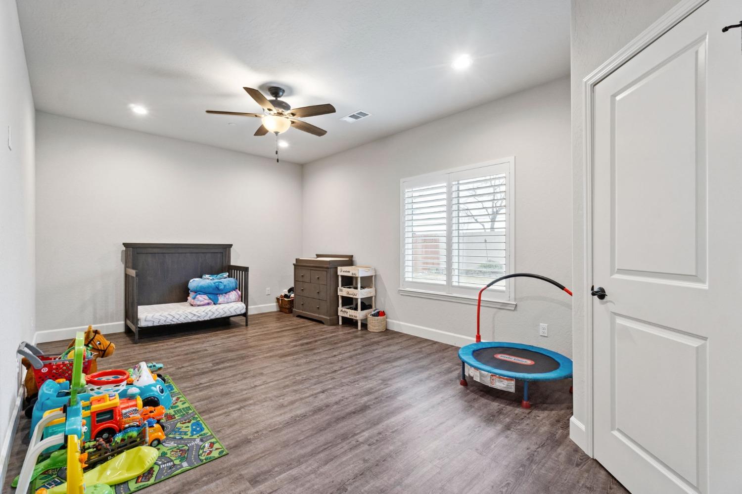 2195 East Cherry Lane Reedley, CA 93654 - Photo 19 of 28 Gallery Image 19