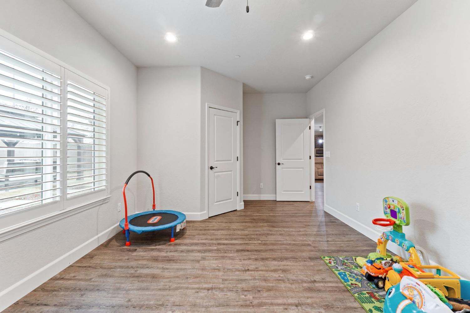 2195 East Cherry Lane Reedley, CA 93654 - Photo 20 of 28 Gallery Image 20