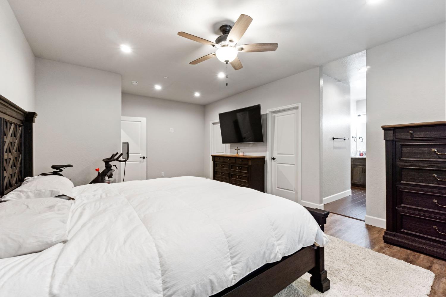 2195 East Cherry Lane Reedley, CA 93654 - Photo 22 of 28 Gallery Image 22