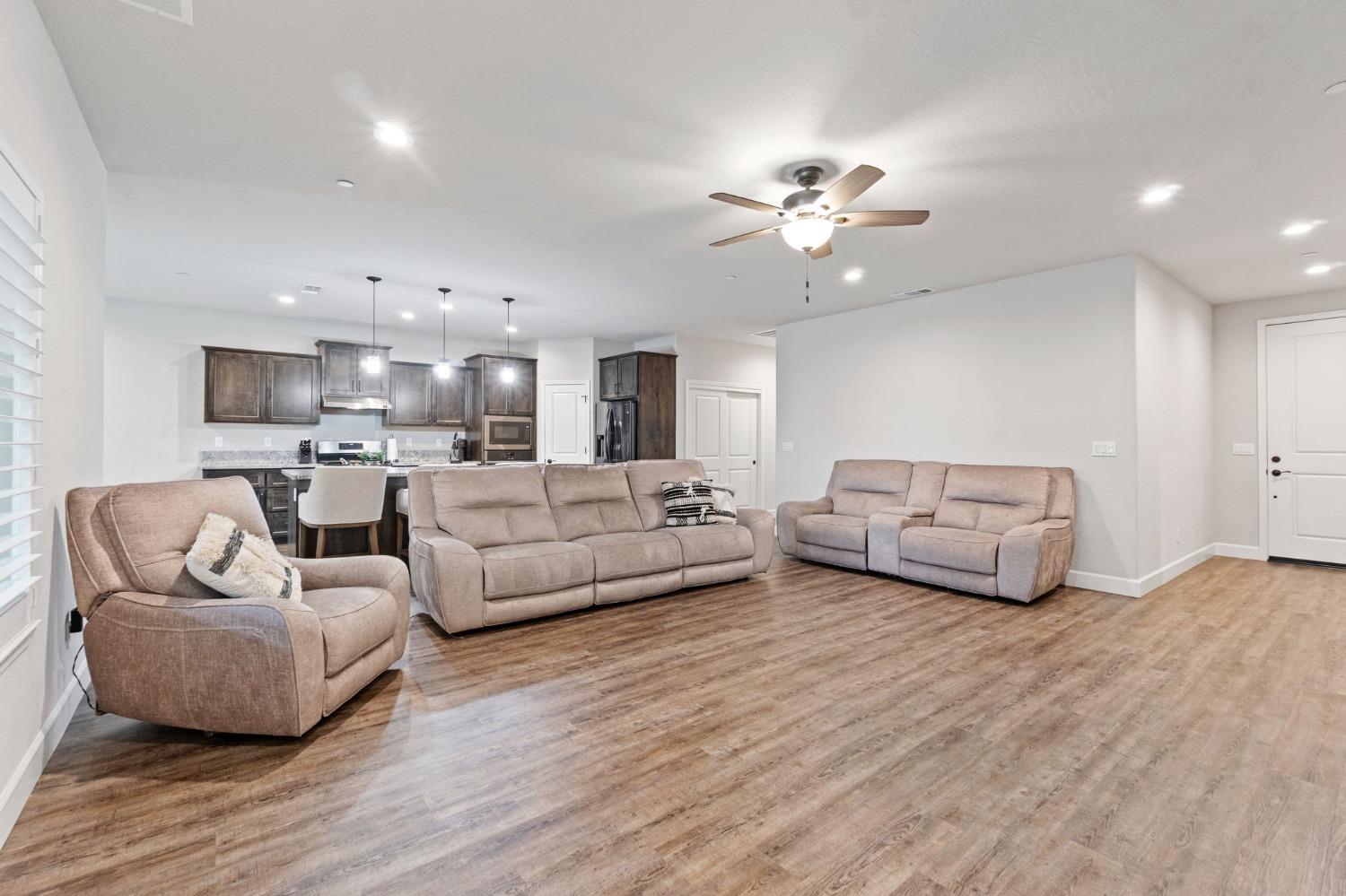 2195 East Cherry Lane Reedley, CA 93654 - Photo 6 of 28 Gallery Image 6