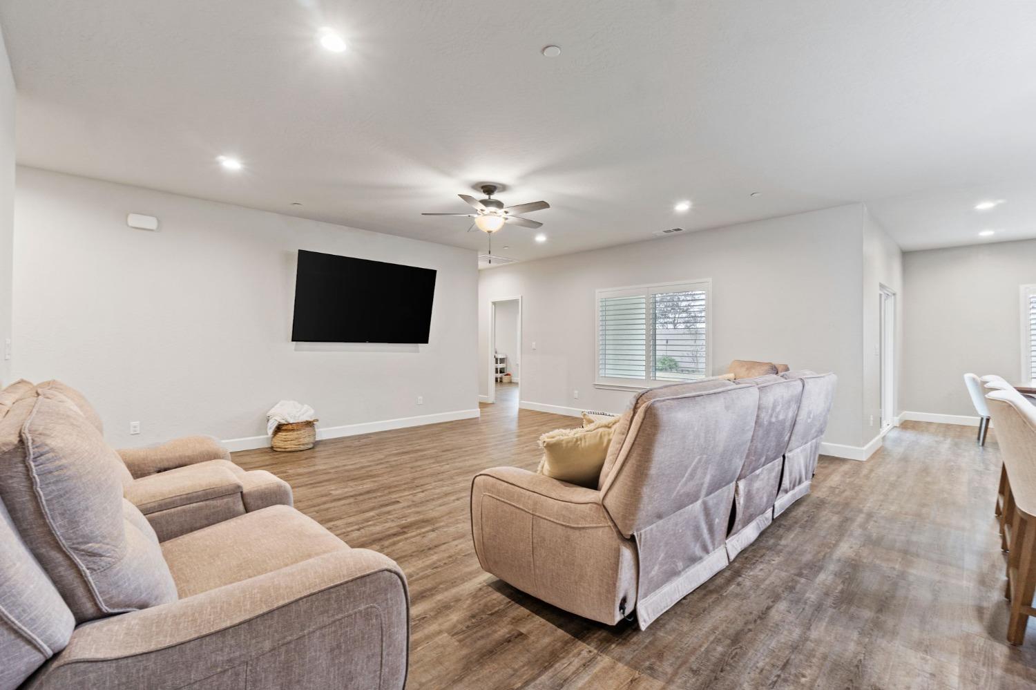2195 East Cherry Lane Reedley, CA 93654 - Photo 7 of 28 Gallery Image 7
