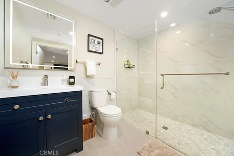 $779,000 | 2939 Leeward Avenue, Unit 516, Los Angeles, CA 90005