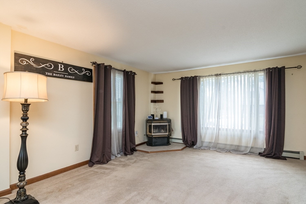 223 Mazarin Street Springfield, MA 01151 - Photo 8 of 32
