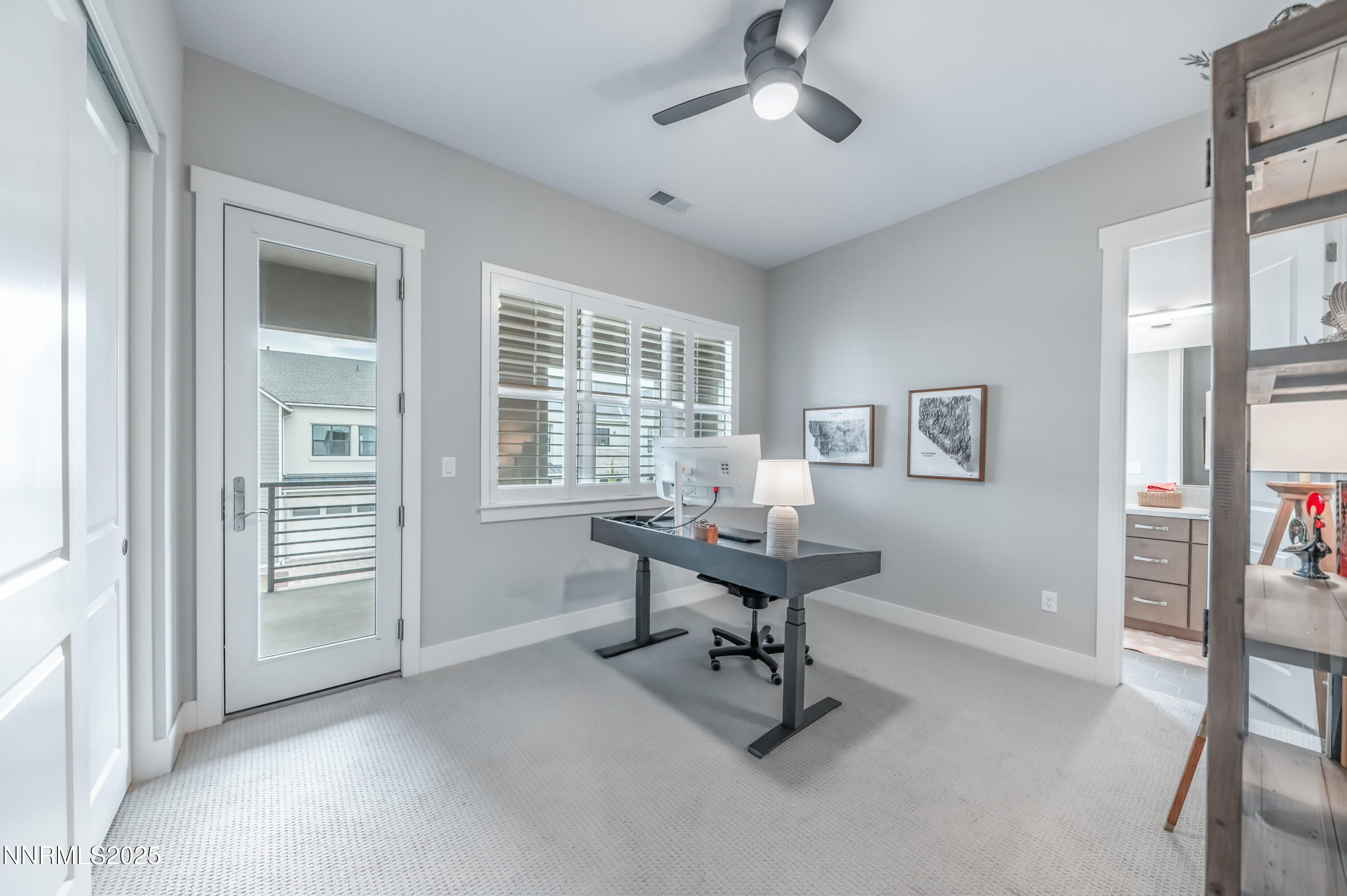 5453 Side Saddle Trail Reno, NV 89511 - Photo 29 of 33 a view of a livingroom with a workspace