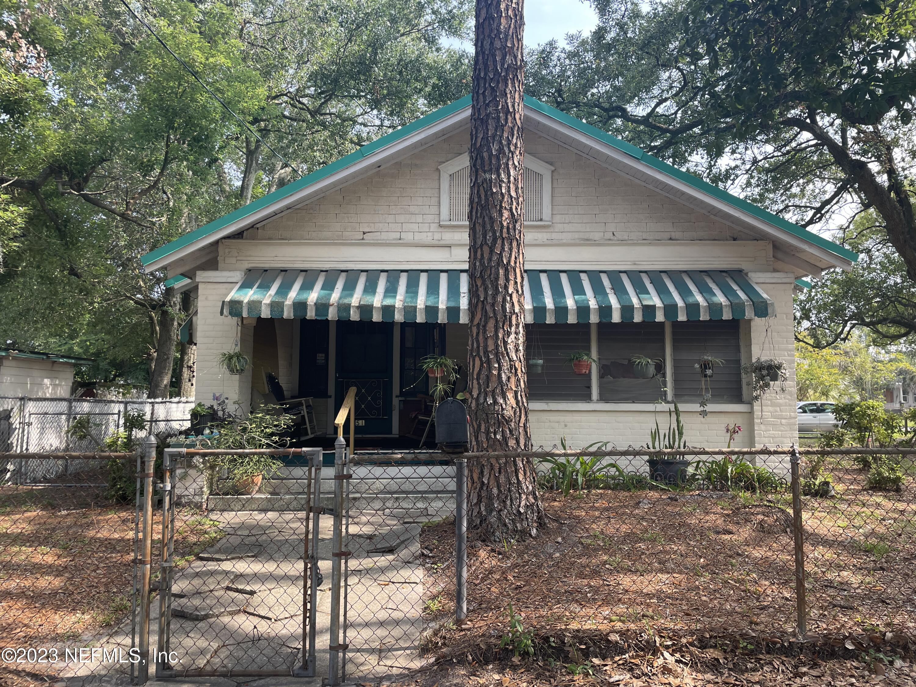 51 East 17th Street Jacksonville, FL 32206 - Photo 1 of 14 a front view of a house with garden