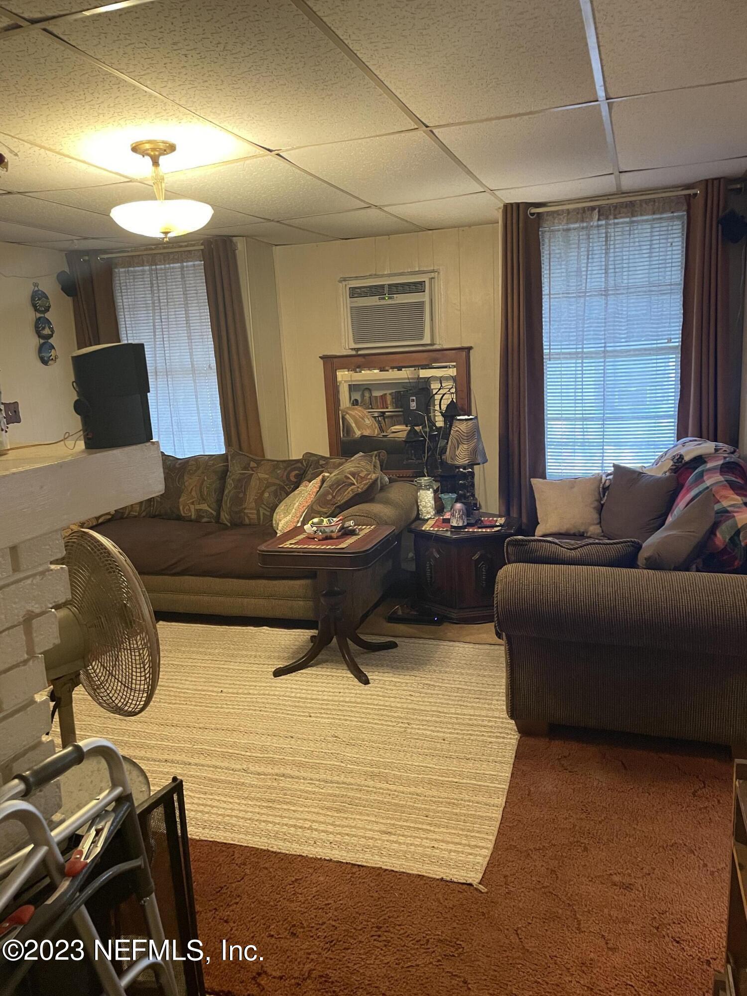 51 East 17th Street Jacksonville, FL 32206 - Photo 3 of 14 a living room with furniture
