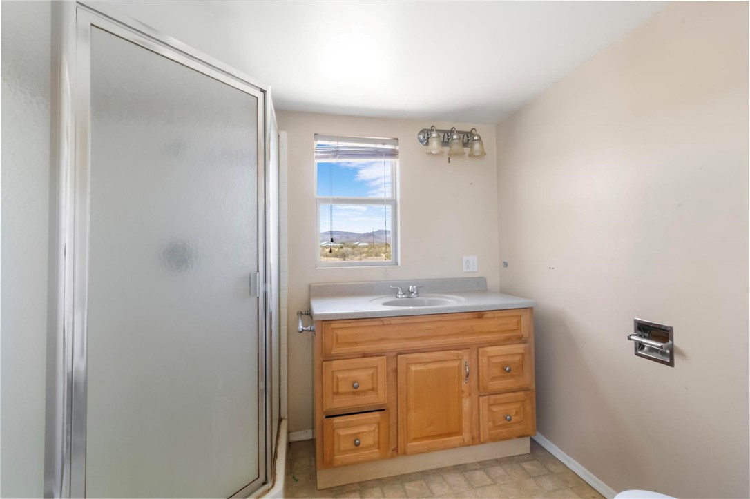 5469 Cove Road Golden Valley, AZ 86413 - Photo 12 of 61 Bathroom