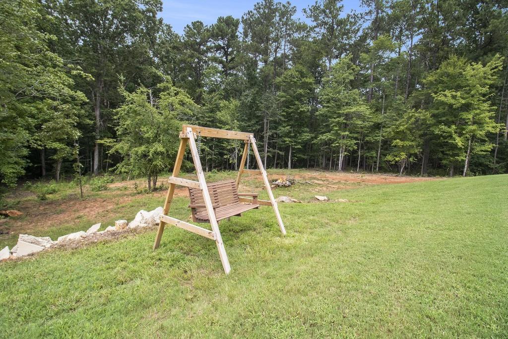 124 Willington Way Newnan, GA 30265 - Photo 33 of 41 a backyard of a house with table and chairs